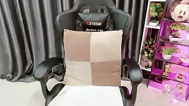 Snapshot of Yuki-yio chatting on February 27, 2026, 1:17 am Yuki-yio online show from February 27, 2026, 1:17 am