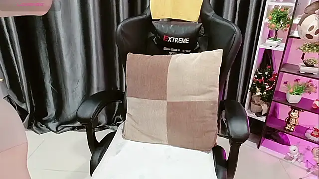 Snapshot of Yuki-yio chatting on February 4, 2026, 2:06 am Yuki-yio online show from February 4, 2026, 2:06 am