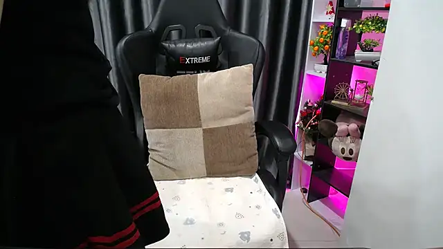 Yuki-yio online show from September 23, 2025, 1:12 am