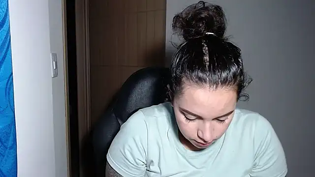 vennus 22 online show from February 10, 2025, 7:47 am