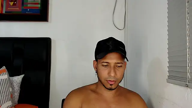 Snapshot of thommerxxx chatting on January 30, 2025, 11:45 pm thommerxxx online show from January 30, 2025, 11:45 pm