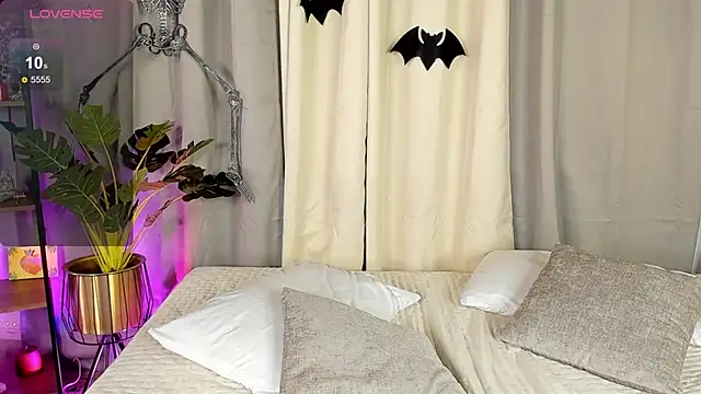 Amy art online show from October 10, 2025, 10:10 pm