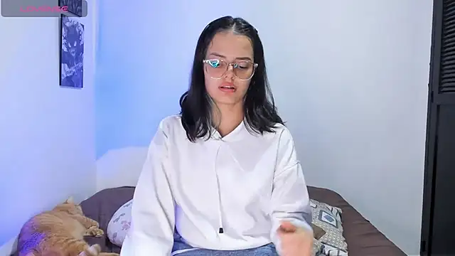 Abby Saenz01 online show from September 30, 2025, 9:43 pm