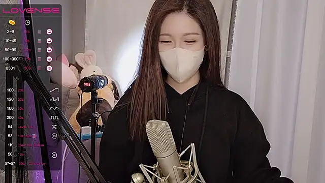 tw lala online show from March 21, 2025, 7:35 pm