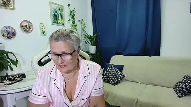 Selenna57 online show from December 5, 2025, 8:17 pm