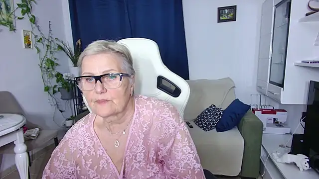 Selenna57 online show from April 16, 2026, 5:03 pm