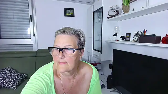Snapshot of Selenna57 chatting on June 9, 2026, 5:36 pm Selenna57 online show from June 9, 2026, 5:36 pm