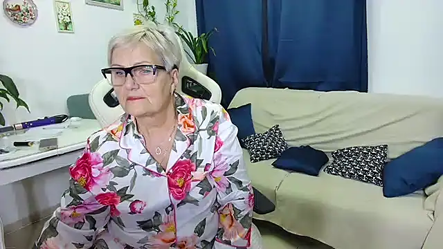 Selenna57 online show from December 17, 2025, 7:08 pm