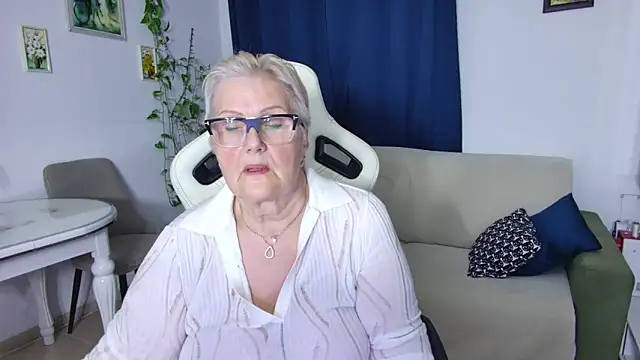 Selenna57 online show from April 9, 2026, 5:30 pm