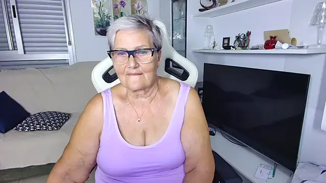 Snapshot of Selenna57 chatting on July 12, 2026, 4:52 pm Selenna57 online show from July 12, 2026, 4:52 pm