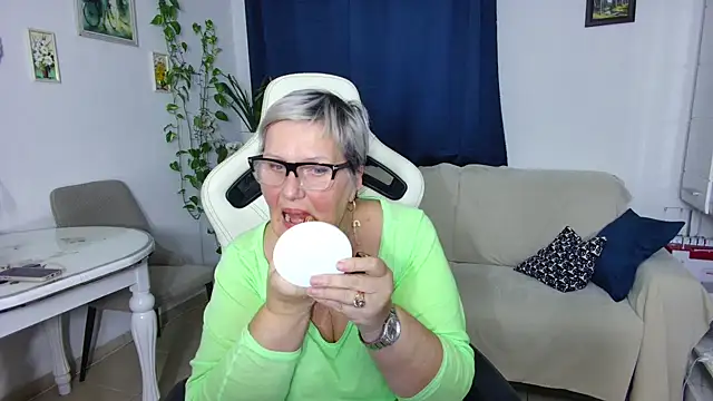 Selenna57 online show from February 12, 2026, 7:02 pm