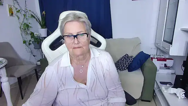 Selenna57 online show from April 15, 2026, 7:58 pm