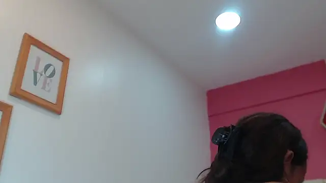 Amber Moore online show from September 8, 2025, 3:55 pm