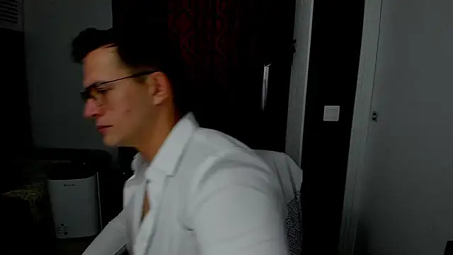 sexxymuscles4u online show from November 15, 2025, 9:35 am