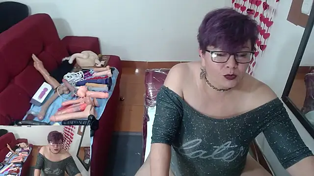 angelitolove727 online show from September 9, 2025, 9:35 pm