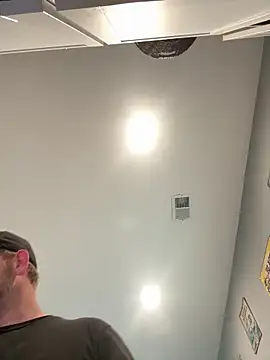 smokeymt420 online show from April 23, 2026, 9:05 pm