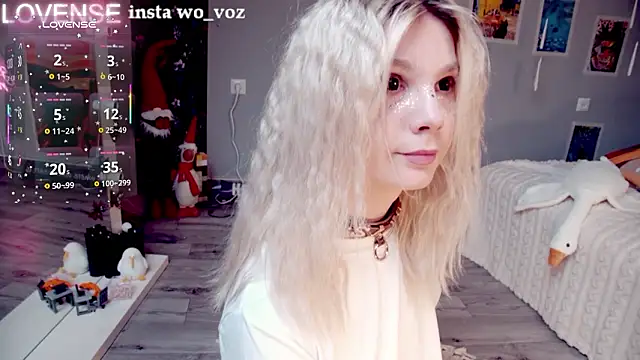 Snapshot of Careful_i_bite chatting on February 3, 2026, 6:33 am Careful i bite online show from February 3, 2026, 6:33 am