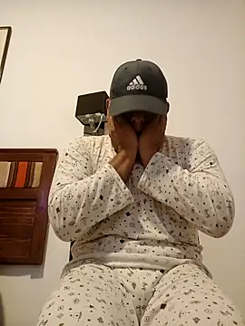 chicoguapo8 online show from October 10, 2025, 11:49 pm