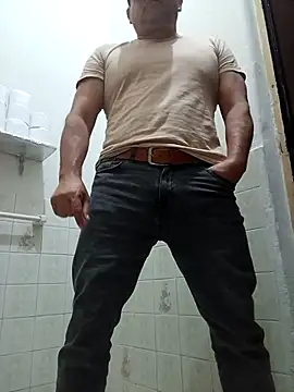 chicoguapo8 online show from September 26, 2025, 10:33 am