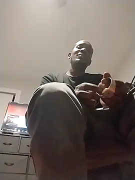 Makeyoucumallover online show from November 25, 2025, 10:15 am