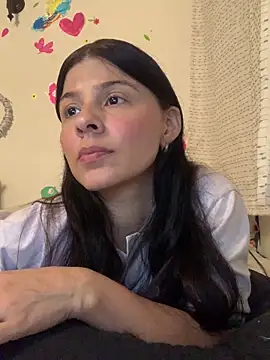 Estefani 32 online show from April 17, 2026, 2:25 am