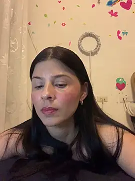 Estefani 32 online show from April 14, 2026, 5:29 pm