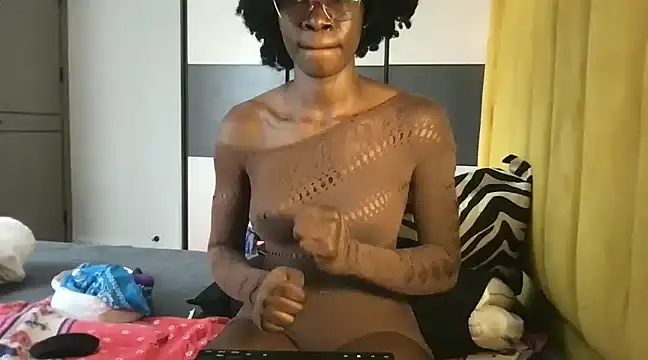 Snapshot of choco_petite chatting on March 22, 2025, 7:15 am choco petite online show from March 22, 2025, 7:15 am