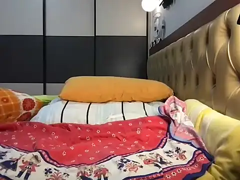 Snapshot of choco_petite chatting on October 6, 2025, 4:13 am choco petite online show from October 6, 2025, 4:13 am