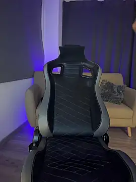 Liam V online show from April 15, 2026, 4:07 am