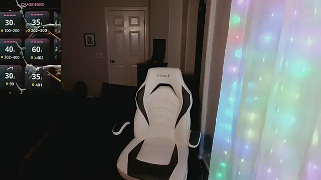 britteebee online show from November 25, 2025, 9:09 am