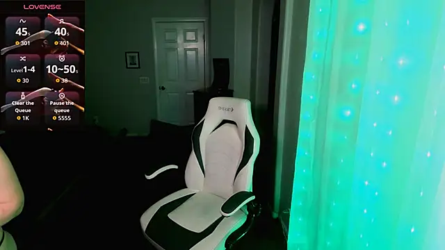 britteebee online show from December 22, 2025, 6:02 am