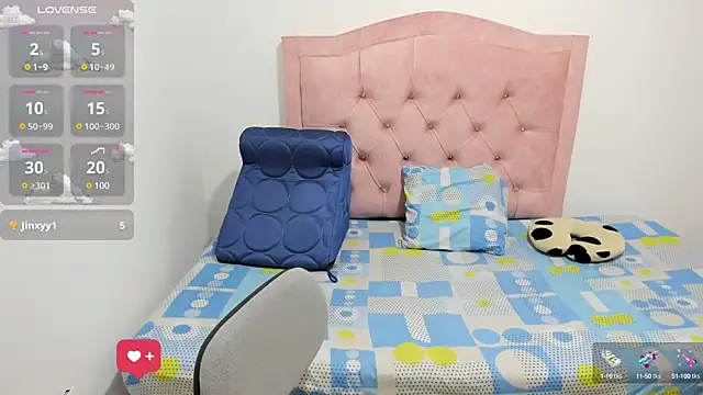 Nazlyy30 online show from March 13, 2025, 6:37 am