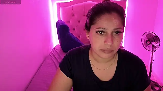 Nazlyy30 online show from October 4, 2025, 5:42 am