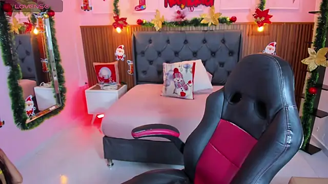 AMELIELEONE online show from December 18, 2025, 12:20 pm