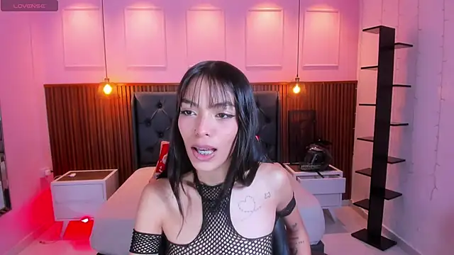 AMELIELEONE online show from November 22, 2025, 12:15 pm