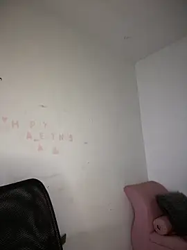 DulceLenns online show from March 22, 2025, 6:36 pm