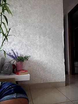 DulceLenns online show from September 24, 2025, 6:25 pm