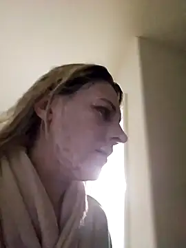 ScarletCallings420 online show from February 18, 2025, 4:36 pm