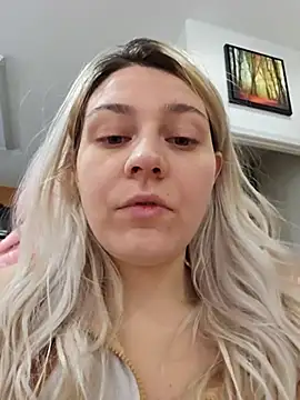 ScarletCallings420 online show from February 17, 2025, 7:23 pm