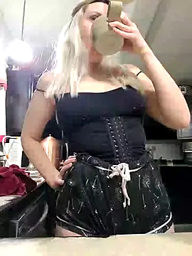 ScarletCallings420 online show from February 21, 2025, 3:10 pm