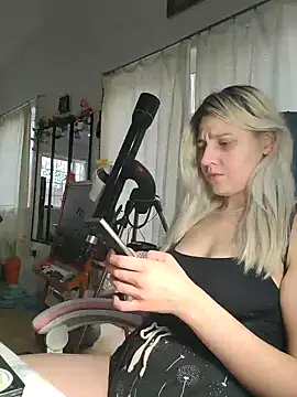 ScarletCallings420 online show from February 21, 2025, 6:15 pm