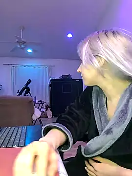 ScarletCallings420 online show from January 24, 2025, 3:55 pm