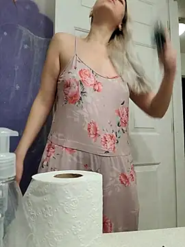 ScarletCallings420 online show from March 12, 2025, 4:56 pm