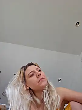 ScarletCallings420 online show from February 28, 2025, 10:50 pm