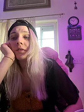 ScarletCallings420 online show from March 3, 2025, 7:07 pm