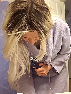 ScarletCallings420 online show from April 5, 2026, 4:57 pm