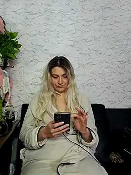 ScarletCallings420 online show from April 16, 2026, 1:17 am