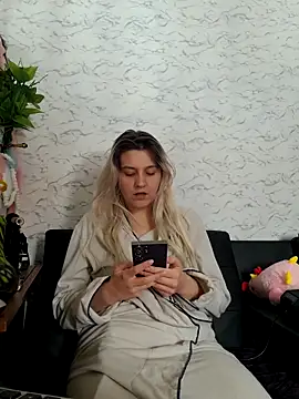 ScarletCallings420 online show from April 16, 2026, 7:47 pm