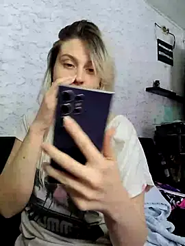 ScarletCallings420 online show from April 11, 2026, 1:46 am