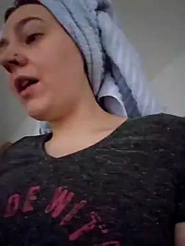 ScarletCallings420 online show from November 17, 2025, 6:34 pm